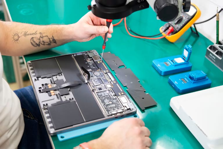 Laptop & MacBook Reparatur