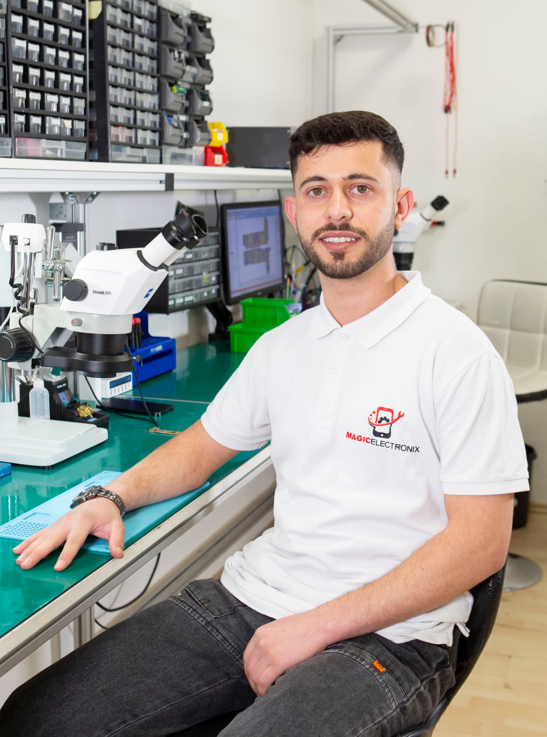 Mamoun Sheikh Othman, Reparatur-Spezialist bei Magic Electronix Mühlacker